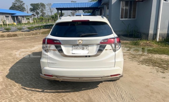 Buy Used 2014 Honda Vezel in Dhaka, Dhaka Buy Used 2014 Honda Vezel in Dhaka, Dhaka