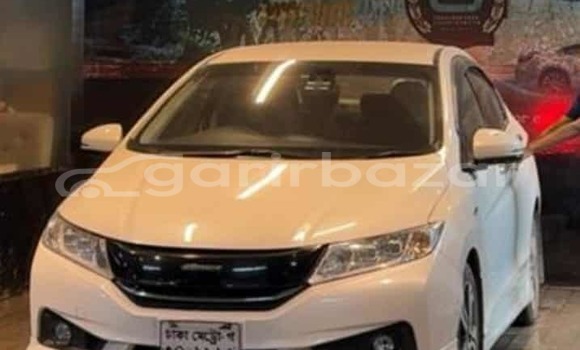 Buy Used 2014 Honda Grace in Dhaka, Dhaka Buy Used 2014 Honda Grace in Dhaka, Dhaka