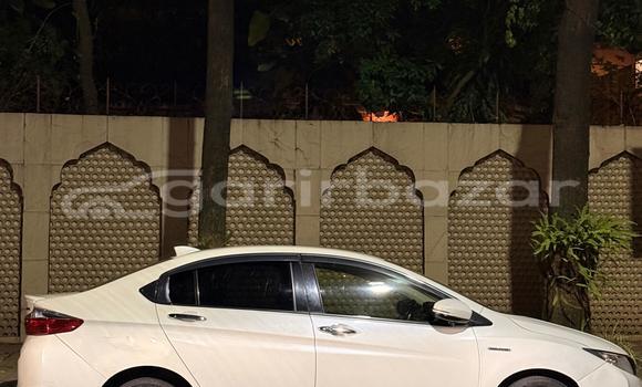 Buy Used 2015 Honda Grace in Dhaka, Dhaka Buy Used 2015 Honda Grace in Dhaka, Dhaka