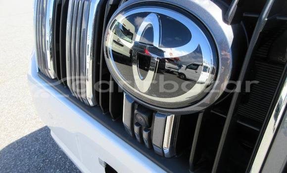 কেনা আমদানি Toyota land cruiser-prado White গাড়ী মধ্যে ঢাকা মধ্যে Dhaka কেনা আমদানি Toyota land cruiser-prado White গাড়ী মধ্যে ঢাকা মধ্যে Dhaka