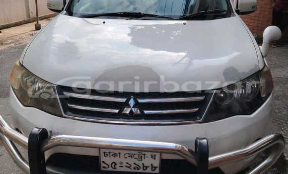 কেনা ব্যবহৃত Mitsubishi Outlandar with 7 seater 2011 Pearl গাড়ী মধ্যে ঢাকা মধ্যে Dhaka