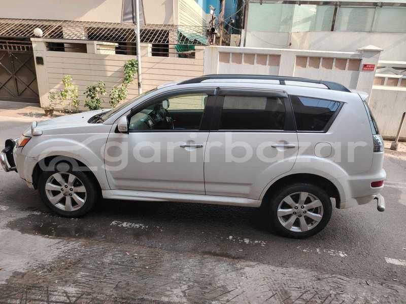 Big with watermark mitsubishi outlandar with 7 seater 2011 dhaka dhaka 74558