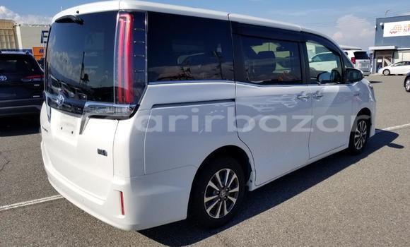 কেনা আমদানি Toyota Esquire gi 2020 model Pearl গাড়ী মধ্যে ঢাকা মধ্যে Dhaka কেনা আমদানি Toyota Esquire gi 2020 model Pearl গাড়ী মধ্যে ঢাকা মধ্যে Dhaka