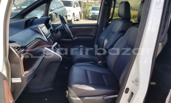 কেনা আমদানি Toyota Esquire gi 2020 model Pearl গাড়ী মধ্যে ঢাকা মধ্যে Dhaka কেনা আমদানি Toyota Esquire gi 2020 model Pearl গাড়ী মধ্যে ঢাকা মধ্যে Dhaka