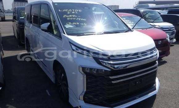 Buy Used 2022 Toyota Voxy in Dhaka, Dhaka Buy Used 2022 Toyota Voxy in Dhaka, Dhaka