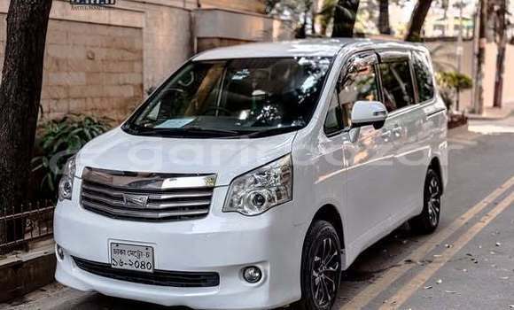 Buy Used 2012 Toyota Noah in Dhaka, Dhaka Buy Used 2012 Toyota Noah in Dhaka, Dhaka