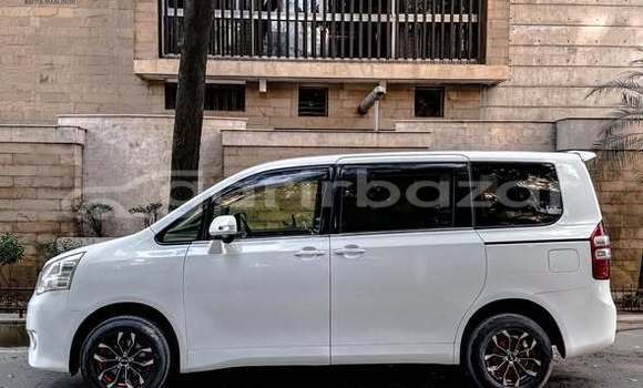 কিনুন ব্যবহৃত Toyota গাড়ী কিনুন ব্যবহৃত Toyota গাড়ী