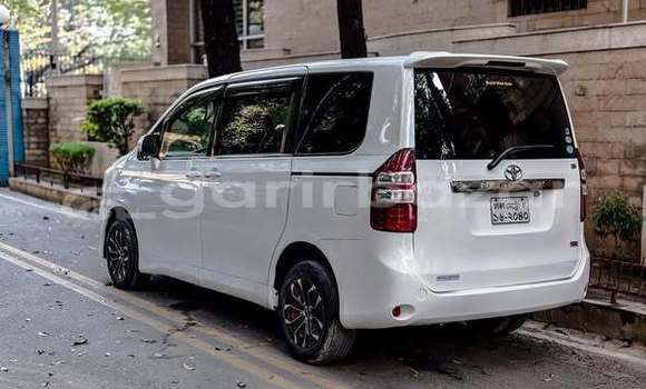 Buy Used 2012 Toyota Noah in Dhaka, Dhaka Buy Used 2012 Toyota Noah in Dhaka, Dhaka
