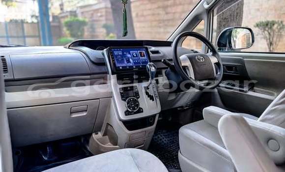 Buy Used 2012 Toyota Noah in Dhaka, Dhaka Buy Used 2012 Toyota Noah in Dhaka, Dhaka