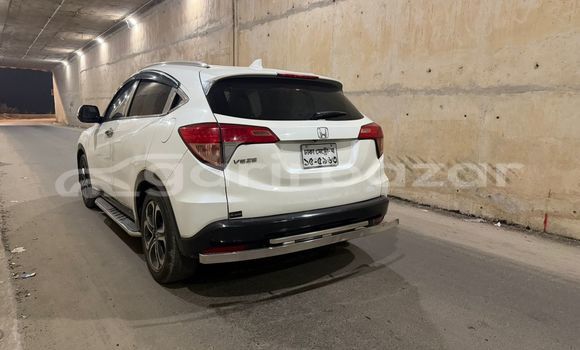 Buy Used 2015 Honda Vezel in Dhaka, Dhaka Buy Used 2015 Honda Vezel in Dhaka, Dhaka