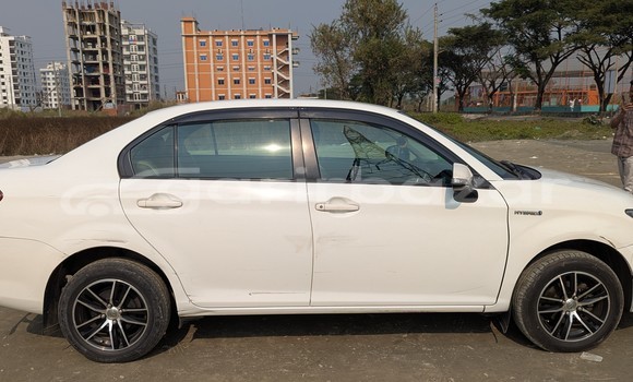 কেনা ব্যবহৃত Toyota Axio . 2014 White গাড়ী মধ্যে ঢাকা মধ্যে Dhaka