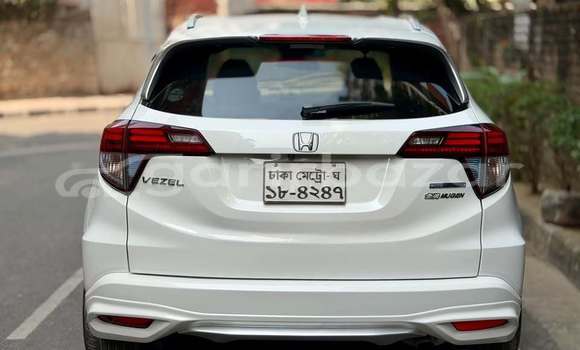 Buy Used 2014 Honda Vezel in Dhaka, Dhaka Buy Used 2014 Honda Vezel in Dhaka, Dhaka