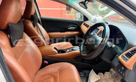 Buy Used 2014 Honda Vezel in Dhaka, Dhaka Buy Used 2014 Honda Vezel in Dhaka, Dhaka