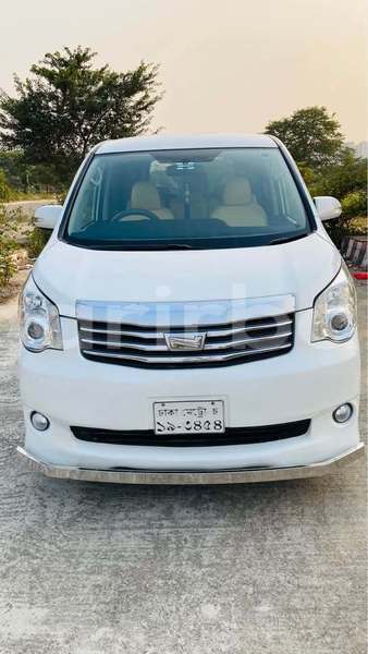 Big with watermark toyota x noah dhaka dhaka 74642