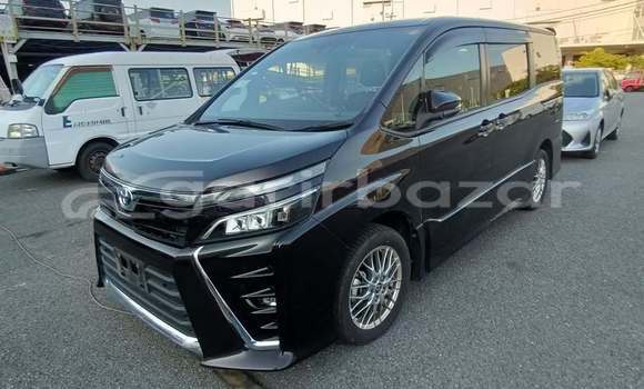 কেনা ব্যবহৃত Toyota Voxy Black গাড়ী মধ্যে ঢাকা মধ্যে Dhaka