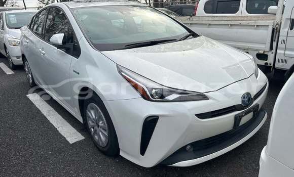 কেনা ব্যবহৃত Toyota prius White গাড়ী মধ্যে ঢাকা মধ্যে Dhaka