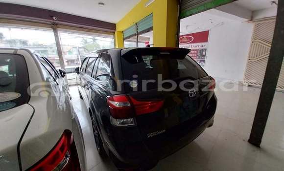 Buy Used 2019 Toyota axio fielder in Dhaka, Dhaka Buy Used 2019 Toyota axio fielder in Dhaka, Dhaka