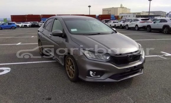 কেনা ব্যবহৃত Honda Grace Other গাড়ী মধ্যে ঢাকা মধ্যে Dhaka