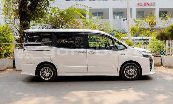 Buy Used 2019 Toyota Voxy in Dhaka, Dhaka Buy Used 2019 Toyota Voxy in Dhaka, Dhaka