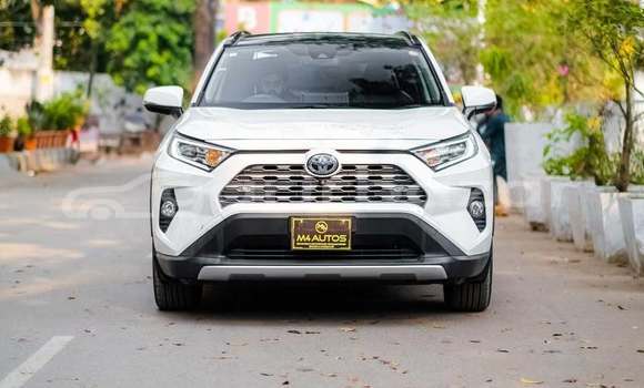 কেনা ব্যবহৃত Toyota Rav4 White গাড়ী মধ্যে ঢাকা মধ্যে Dhaka
