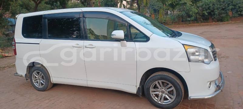 Big with watermark toyota x noah dhaka dhaka 74745