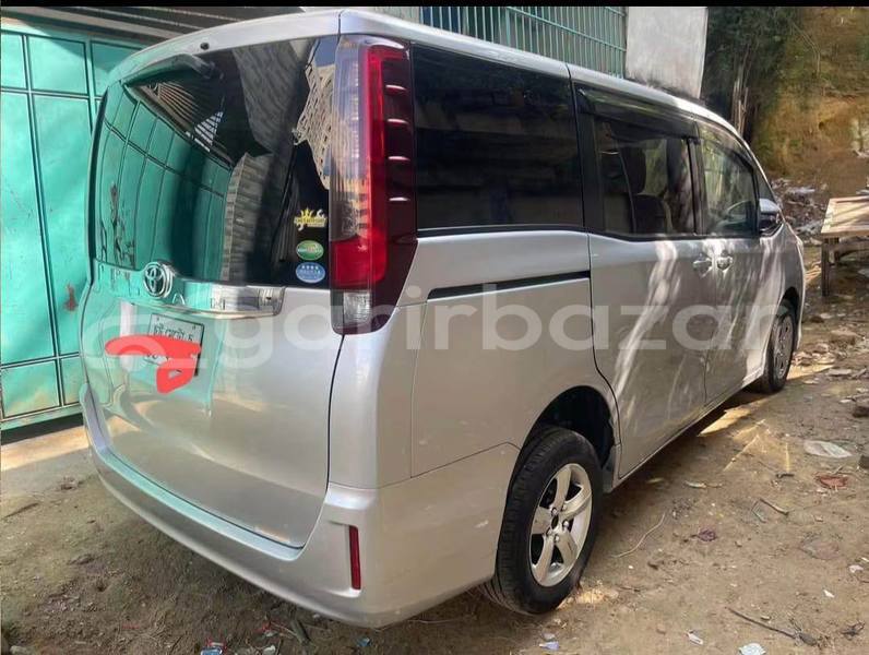 Big with watermark toyota noah dhaka dhaka 74761