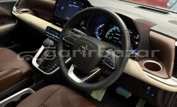 Buy Used 2021 Toyota Noah in Dhaka, Dhaka Buy Used 2021 Toyota Noah in Dhaka, Dhaka