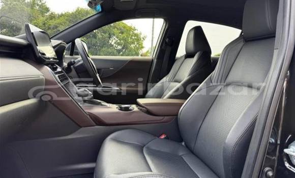 Buy Used 2020 Toyota Harrier in Dhaka, Dhaka Buy Used 2020 Toyota Harrier in Dhaka, Dhaka