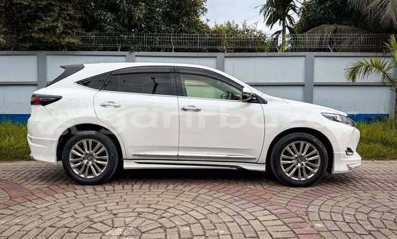 Buy Used 2019 Toyota Harrier in Dhaka, Dhaka Buy Used 2019 Toyota Harrier in Dhaka, Dhaka