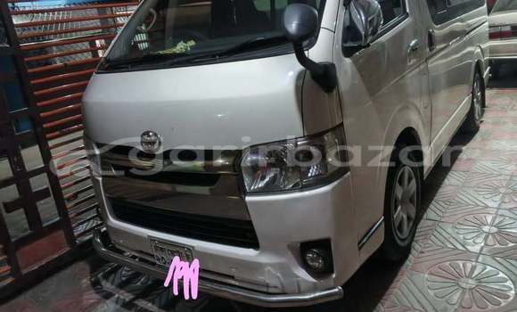 Buy Used 2017 Toyota Hiace in Dhaka, Dhaka Buy Used 2017 Toyota Hiace in Dhaka, Dhaka