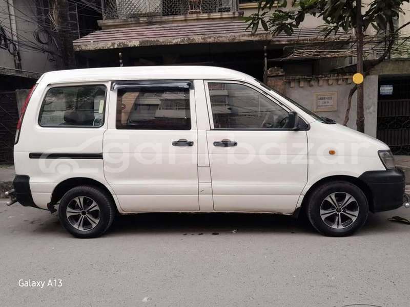 Big with watermark toyota noah kr42 dhaka dhaka 74963