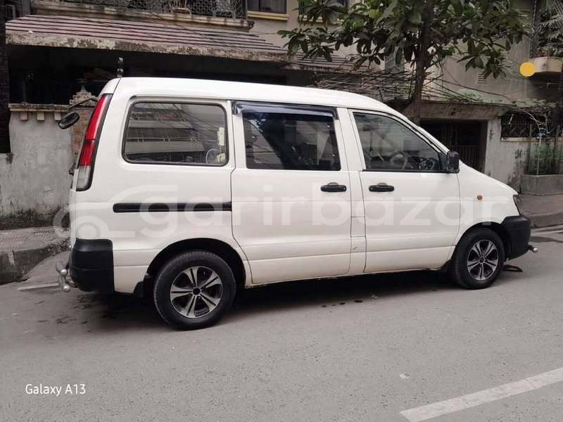 Big with watermark toyota noah kr42 dhaka dhaka 74963