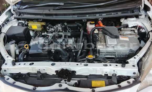 কেনা ব্যবহৃত Toyota Aqua White গাড়ী মধ্যে ঢাকা মধ্যে Dhaka কেনা ব্যবহৃত Toyota Aqua White গাড়ী মধ্যে ঢাকা মধ্যে Dhaka