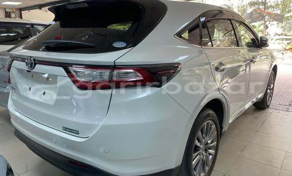 কিনুন ব্যবহৃত Toyota গাড়ী কিনুন ব্যবহৃত Toyota গাড়ী