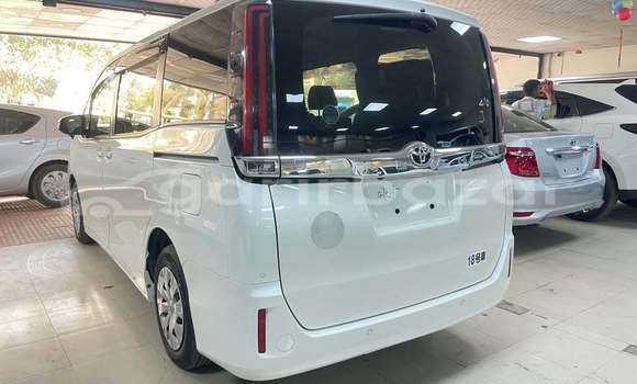 Buy Used 2020 Toyota Noah in Dhaka, Dhaka Buy Used 2020 Toyota Noah in Dhaka, Dhaka