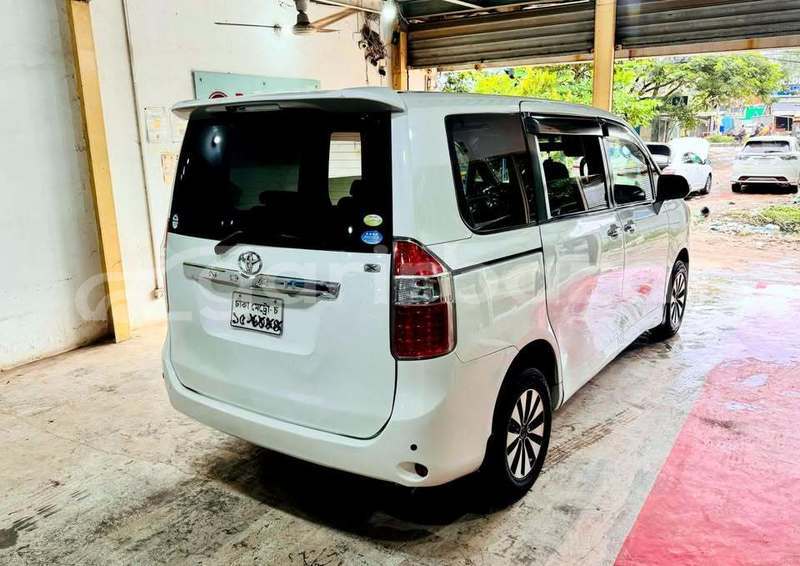 Big with watermark toyota noah dhaka dhaka 75019