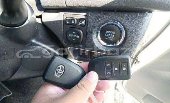 কেনা আমদানি Toyota Hiace s-gl dark prime2 kit 2020 White গাড়ী মধ্যে চট্টগ্রাম মধ্যে Chattagam