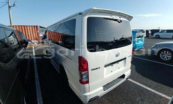 কেনা আমদানি Toyota Hiace s-gl dark prime2 kit 2020 White গাড়ী মধ্যে চট্টগ্রাম মধ্যে Chattagam কেনা আমদানি Toyota Hiace s-gl dark prime2 kit 2020 White গাড়ী মধ্যে চট্টগ্রাম মধ্যে Chattagam