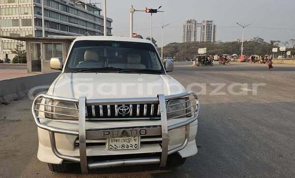 কেনা ব্যবহৃত Toyota land cruiser-prado White গাড়ী মধ্যে ঢাকা মধ্যে Dhaka