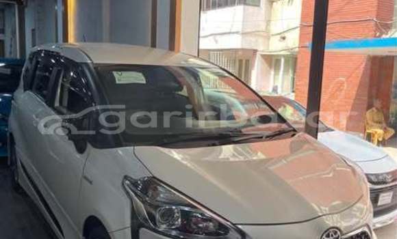 কিনুন ব্যবহৃত Toyota গাড়ী কিনুন ব্যবহৃত Toyota গাড়ী