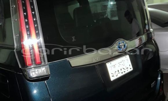 কেনা ব্যবহৃত Toyota Noha si Mica blue গাড়ী মধ্যে ঢাকা মধ্যে Dhaka কেনা ব্যবহৃত Toyota Noha si Mica blue গাড়ী মধ্যে ঢাকা মধ্যে Dhaka