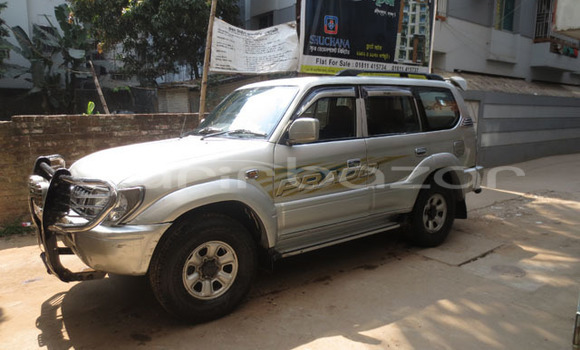 কেনা ব্যবহৃত Toyota Land Cruiser Prado Silver গাড়ী মধ্যে ঢাকা মধ্যে Dhaka