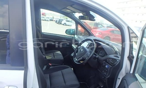 কেনা ব্যবহৃত Toyota Voxy White গাড়ী মধ্যে ঢাকা মধ্যে Dhaka কেনা ব্যবহৃত Toyota Voxy White গাড়ী মধ্যে ঢাকা মধ্যে Dhaka