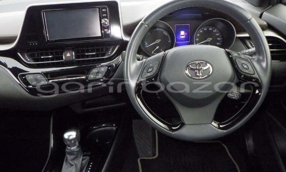 Buy Used 2018 Toyota CH-R in Dhaka, Dhaka Buy Used 2018 Toyota CH-R in Dhaka, Dhaka