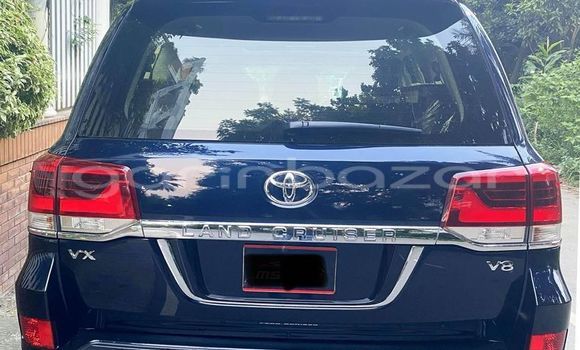 Buy Used 2016 Toyota Land Cruiser in Dhaka, Dhaka Buy Used 2016 Toyota Land Cruiser in Dhaka, Dhaka