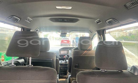 Buy Used 2017 Toyota Esquire in Dhaka, Dhaka Buy Used 2017 Toyota Esquire in Dhaka, Dhaka