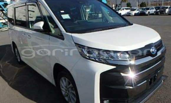 Buy Used 2021 Toyota Noah in Dhaka, Dhaka Buy Used 2021 Toyota Noah in Dhaka, Dhaka