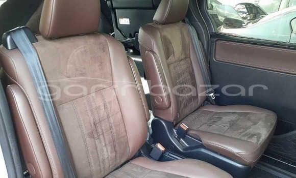 কেনা আমদানি Toyota Esquire gi premium Pearl গাড়ী মধ্যে ঢাকা মধ্যে Dhaka কেনা আমদানি Toyota Esquire gi premium Pearl গাড়ী মধ্যে ঢাকা মধ্যে Dhaka