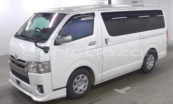 Buy Used 2017 Toyota Hiace in Dhaka, Dhaka Buy Used 2017 Toyota Hiace in Dhaka, Dhaka