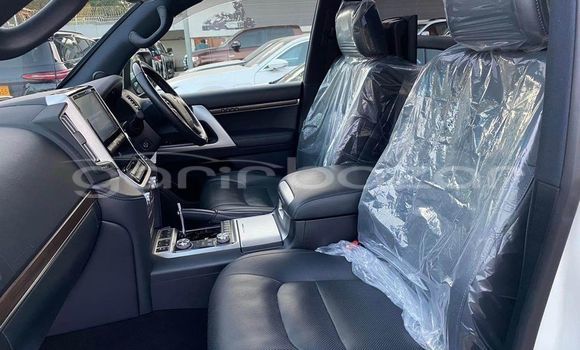 Buy Used 2018 Toyota Land Cruiser in Dhaka, Dhaka Buy Used 2018 Toyota Land Cruiser in Dhaka, Dhaka